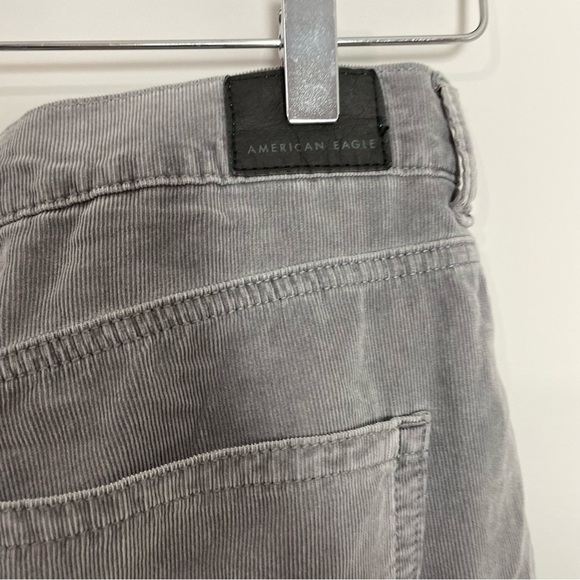 [American Eagle] Women's Gray Corduroy High Rise Straight Leg Mom Jeans - Picture 6 of 9